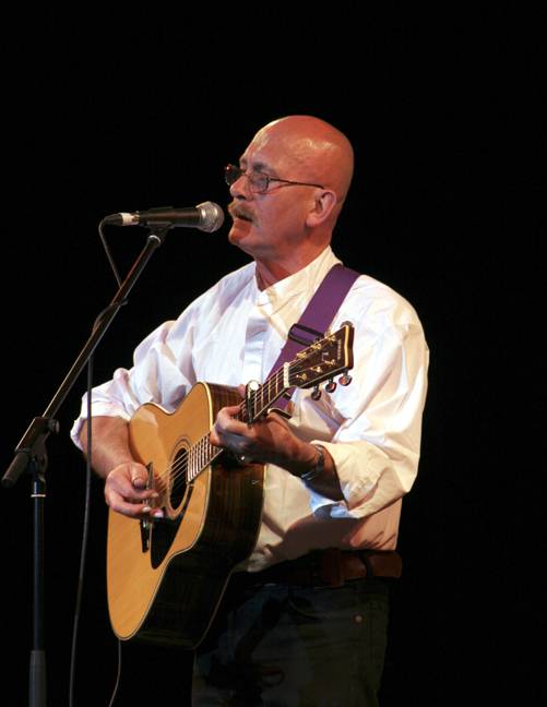 Fraser Nimmo singing live