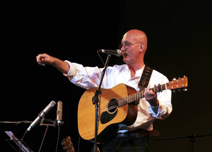 Fraser Nimmo at Folk on the Pier